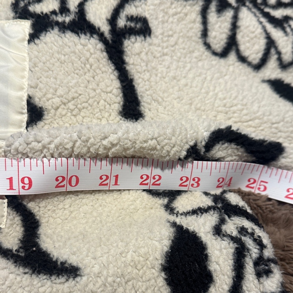 Como Blu-Floral Sherpa Jacket - Black and Cream - Picture 7 of 9